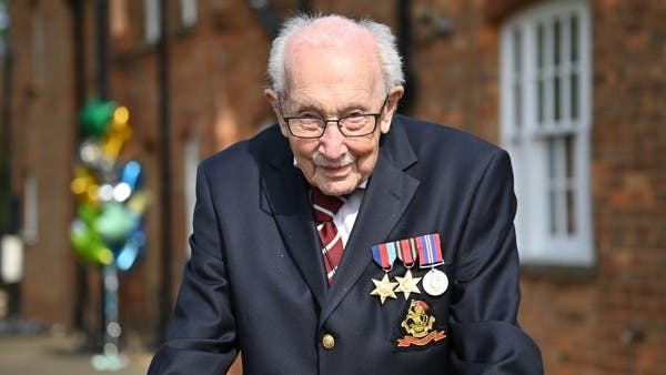 Tom Moore, ancien combattant britannique de la Seconde Guerre mondiale, âgé de 100 ans, hospitalisé pour Covid-19