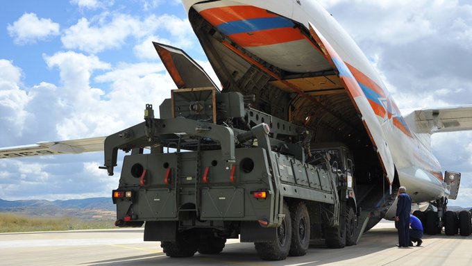 Les États-Unis maintiennent une position ferme sur l’achat par la Turquie d’un système de défense antimissile russe