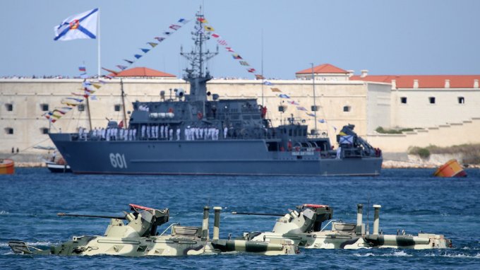 La Russie déploie tous les sous-marins de la mer Noire alors que l’OTAN lance les exercices