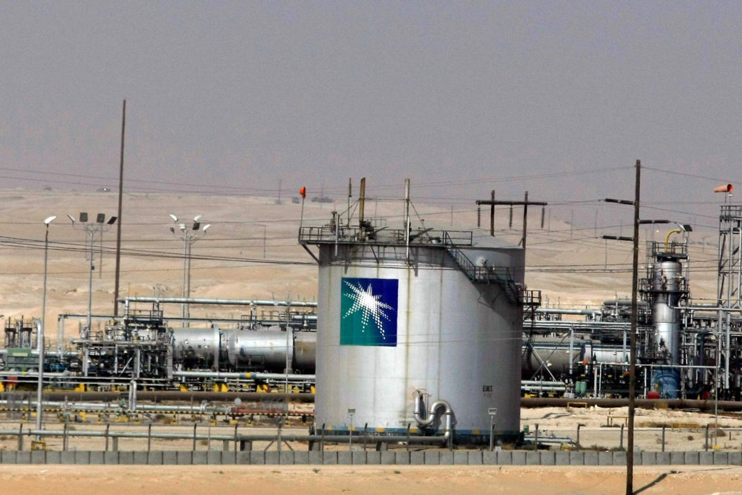 Une frappe de drone sur la raffinerie de pétrole de Riyad revendiquée par les Houthis provoque un incendie