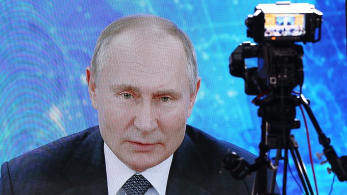 Les médias d’État russes se préparent à une guerre “contre l’Occident”