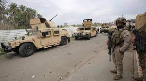 Des roquettes frappent une base militaire irakienne abritant des entrepreneurs américains, selon l’armée irakienne
