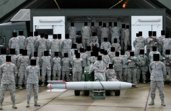 Des soldats américains dévoilent les secrets des armes nucléaires via des applications Flashcard