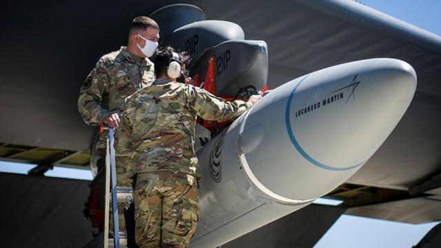 Aux États-Unis a annoncé des plans pour accélérer la transition vers les armes hypersoniques