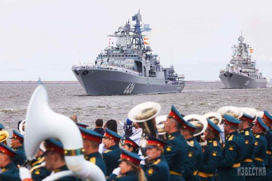 Sur une vague commune : la principale parade navale a eu lieu à Saint-Pétersbourg