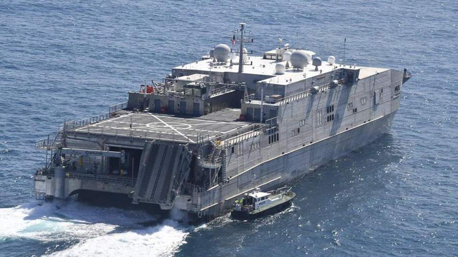 Un navire d’assaut amphibie de l’US Navy se dirige vers la mer Noire