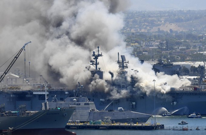 Etats-Unis: La marine accuse un marin d’avoir mis le feu qui a détruit un navire de guerre
