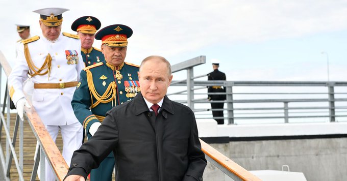Poutine dit que la marine russe peut mener une « frappe imprévisible » si nécessaire