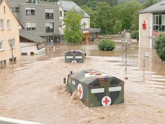 Inondations : quand l’armée vient en aide à la population