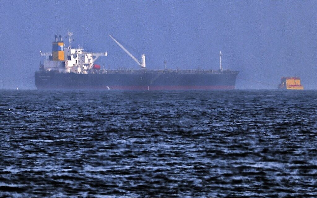 4 navires au large des Émirats arabes unis dans le golfe d’Oman avertissent qu’ils ont perdu le contrôle