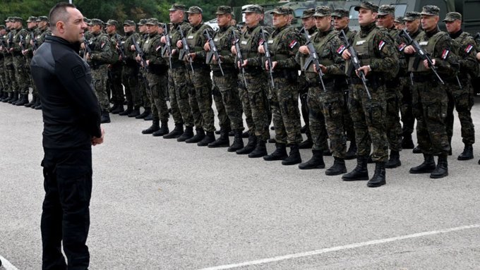 La Serbie met ses troupes en alerte maximale le long de la frontière avec le Kosovo au milieu d’une impasse sur la reconnaissance