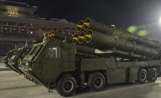 Pourquoi la Corée du Nord a testé de nouveaux missiles de croisière quelques jours après un défilé militaire